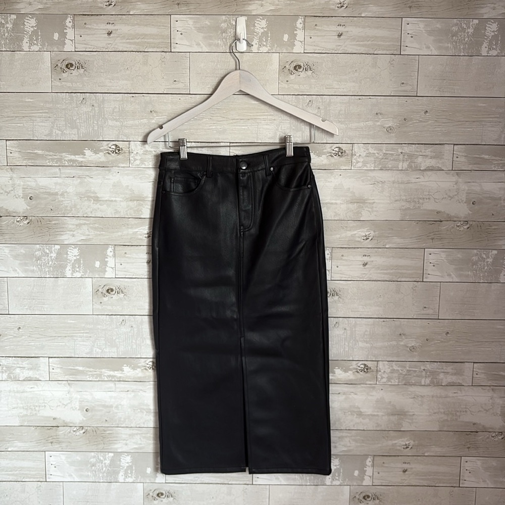 NWT RW&CO. Faux Leather Black Midi Skirt 🌟Bundle and Save 2/$30🌟 - Picture 3 of 11